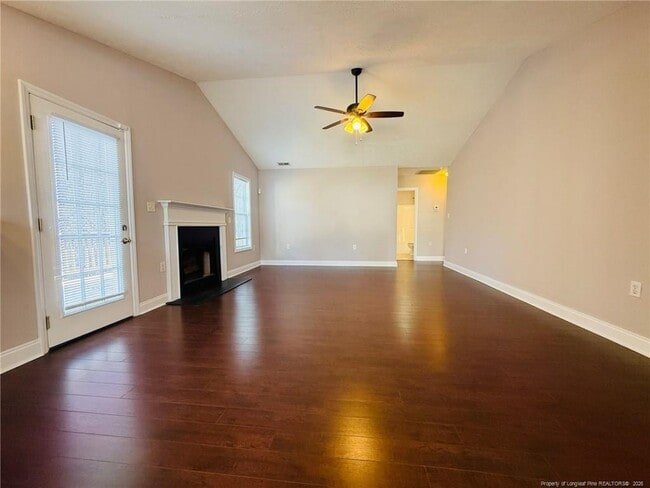 Building Photo - 318 Hawthorn Dr