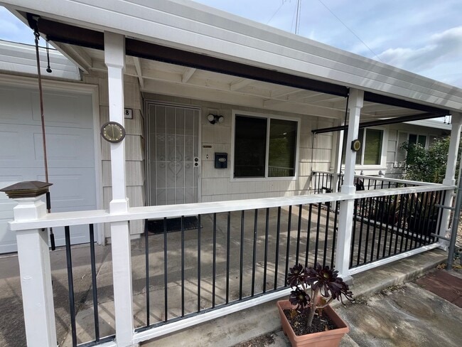 Building Photo - Spacious 3 bed 1 bath plus bonus room! Pet friendly with nice size back yard