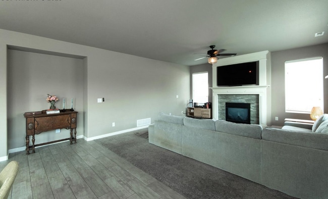 Building Photo - Spacious 4-Bedroom Home with Office, Loft ...