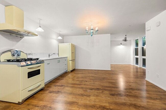 Foto del edificio - 3923 NE Mallory Ave