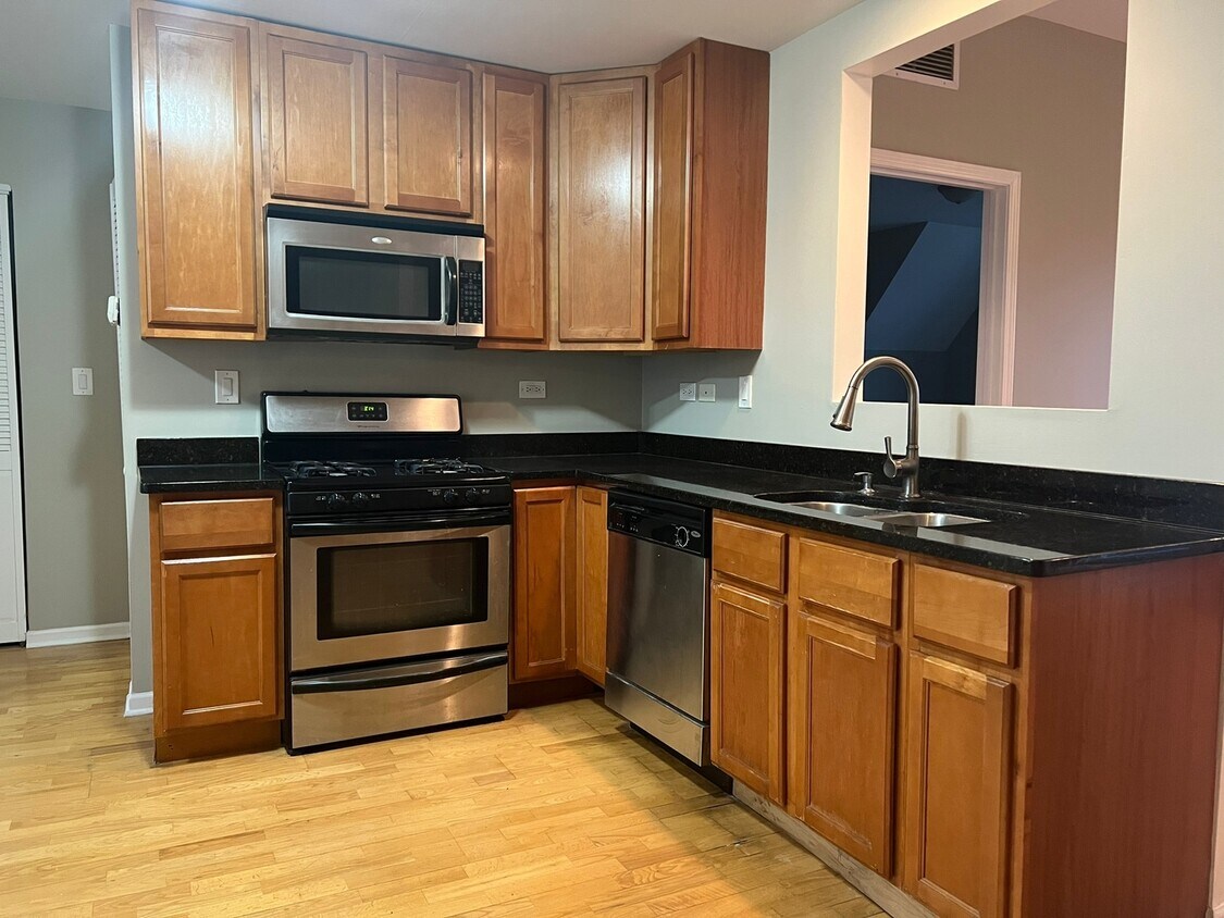 5862 N Lincoln Ave Unit 4A, Chicago, IL 60659 Condo for Rent in