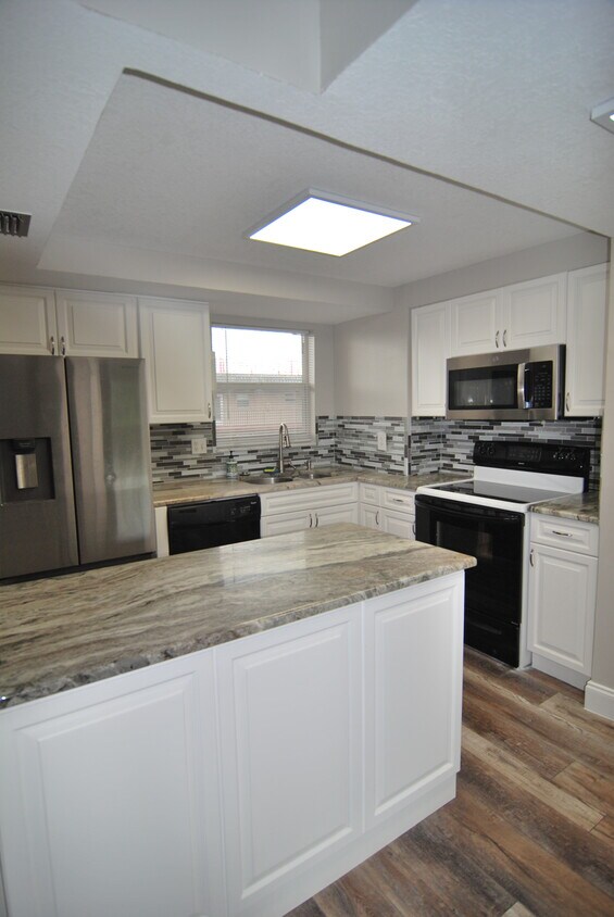 Foto principal - 729 Lori Dr