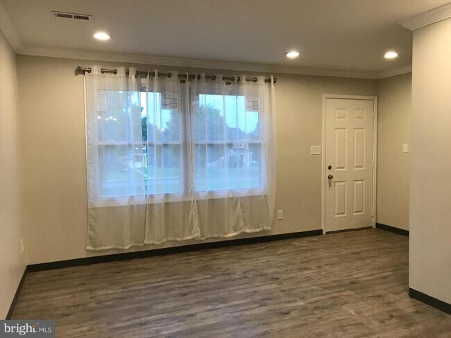 Building Photo - 5816 Loch Raven Blvd