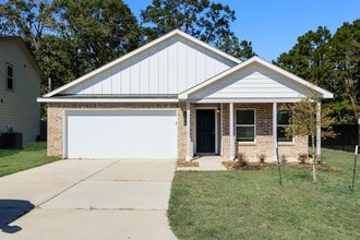 Building Photo - 15823 Del Norte Dr