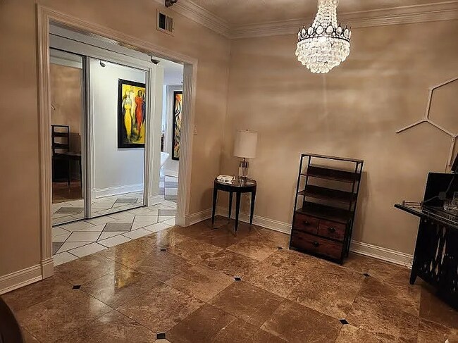 Foto del edificio - 355 S Broadway