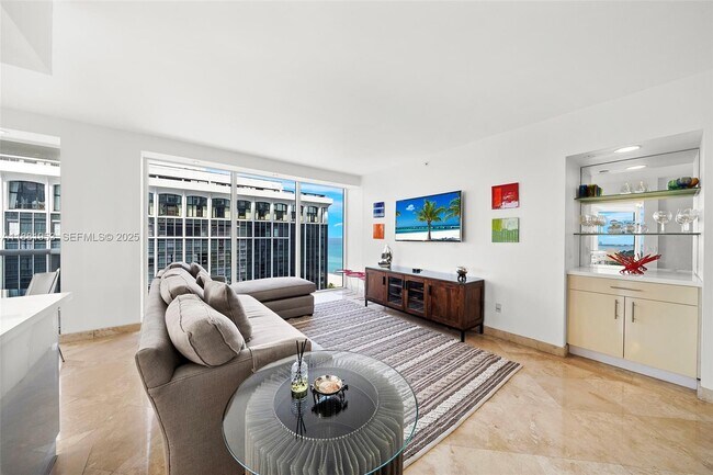 Foto del edificio - 4779 Collins Ave