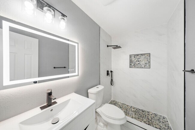 Foto del edificio - 2517 Clearwood Dr