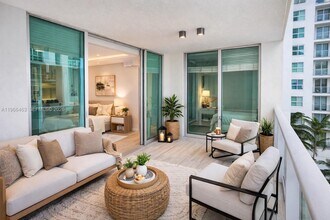 Building Photo - 300 S Biscayne Blvd