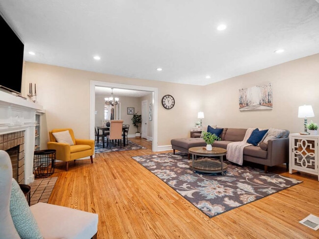 Building Photo - 3222 West Blvd