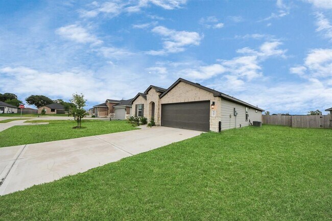 Building Photo - 1302 Redbud Ln