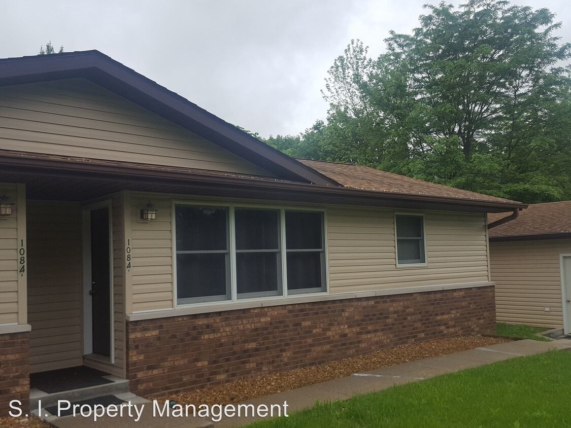 Primary Photo - 1084 Cedar Creek Rd