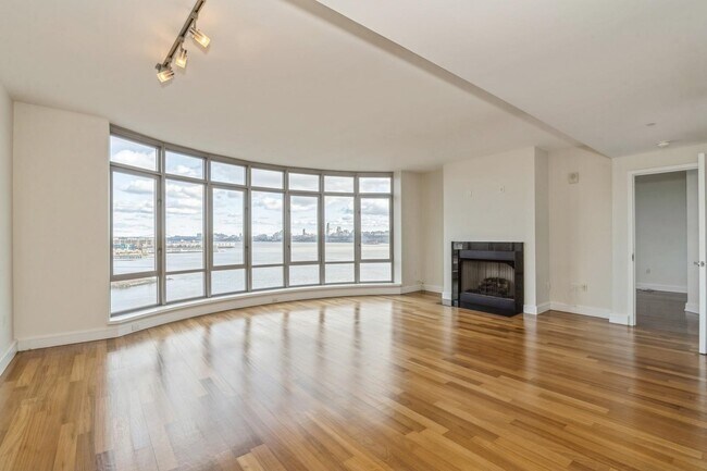 Foto del edificio - 8100 River Rd