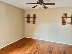 Building Photo - 10107 Hollow Canyon Dr