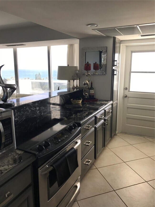 Foto del edificio - 2841 N Ocean Blvd