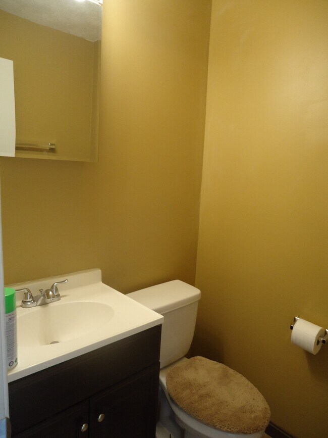 Building Photo - 206 Nottoway Dr