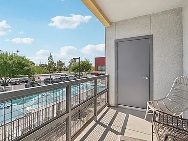 Foto del edificio - 1980 E Broadway Rd