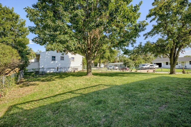 Building Photo - Must See 3 Bedroom In Westside District!!