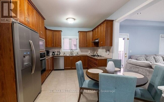 Building Photo - 66 Attview Crescent