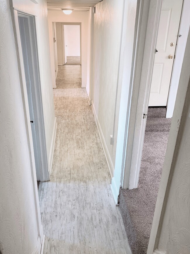 Hallway Entrance - 626 Maryland Ave Apartments