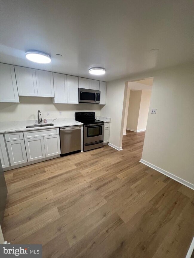 Building Photo - 1530 Key Blvd