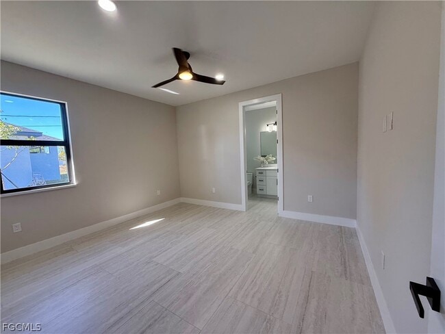 Building Photo - 106 NE 8th Pl