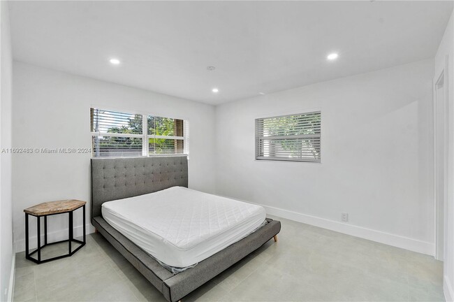 Foto del edificio - 3657 Stirling Rd