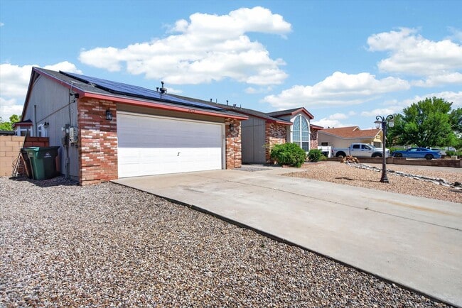 Building Photo - 2413 Agua Fria Dr NE