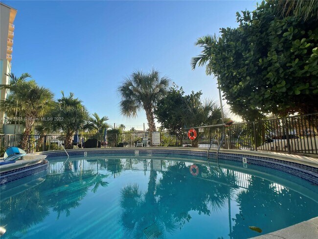 Foto del edificio - 455 Golden Isles Dr