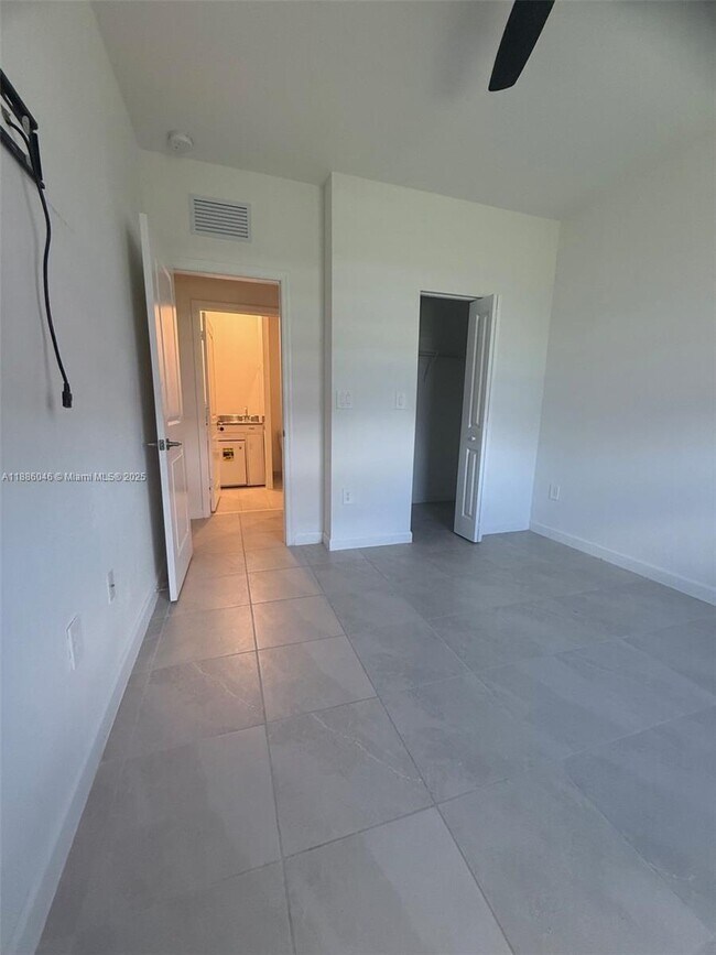 Foto del edificio - 11859 SW 241st St