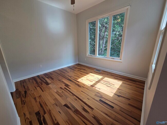 Foto del edificio - 211 Knollridge Cir SE