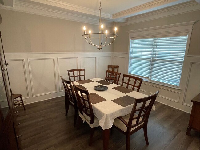 Foto del edificio - 819 Lost Grv Trl