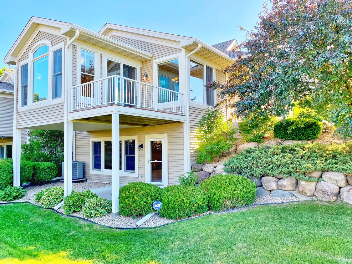 Primary Photo - 3844 Linden Dr E