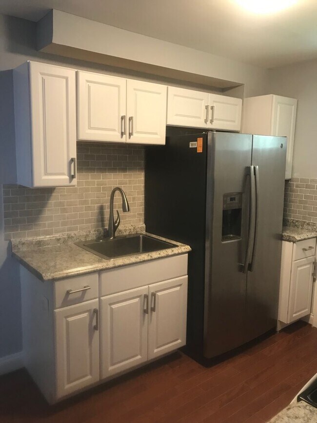 Foto del edificio - 928 Argonne Dr