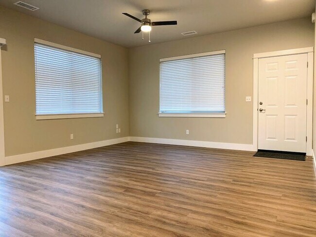 Foto del edificio - 2 br, 2 bath House - 184 Club Ave