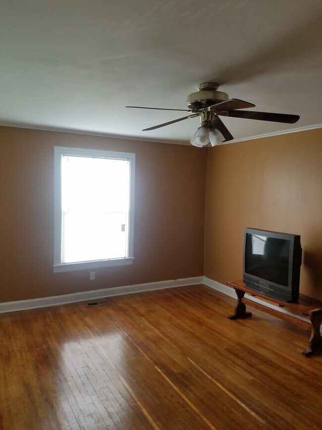 Living Room - 1908 Nelle St