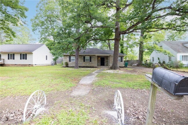 Building Photo - 1802 Brentwood Rd