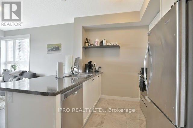 Building Photo - 35-335 Southshore Cres