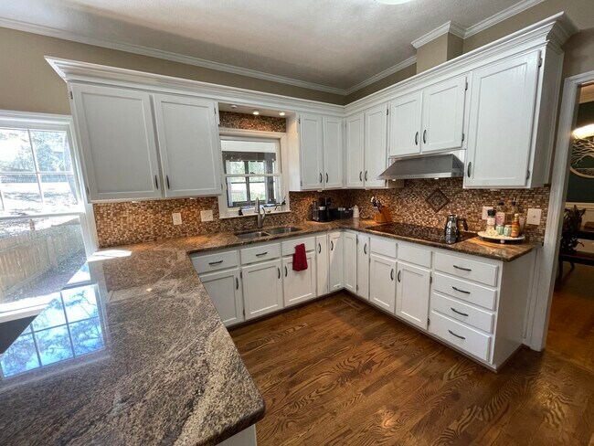 Foto del edificio - 1395 Woodbine Rd