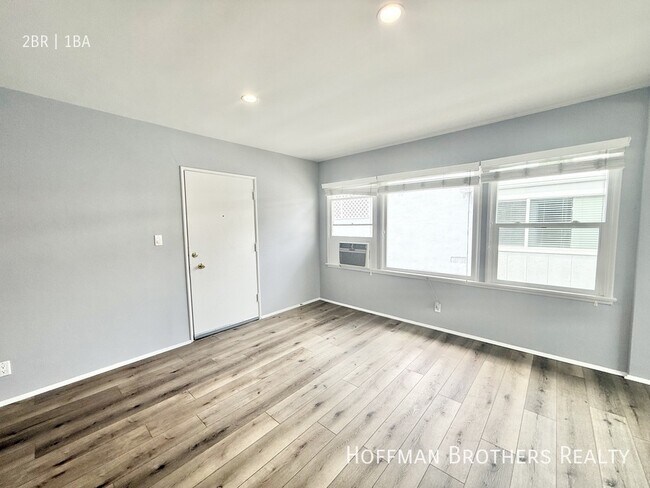 Foto del edificio - 1220 N Harper Ave