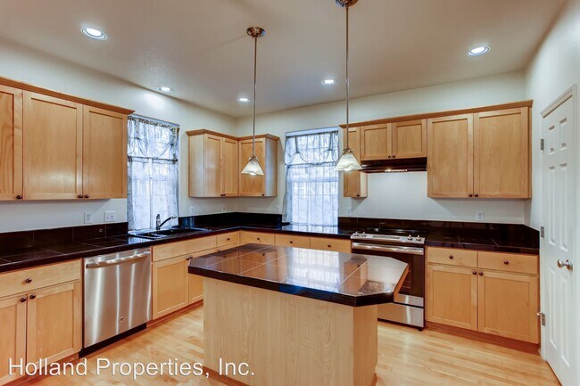 Foto del edificio - 2 br, 2.5 bath House - 889 NE Caden Ave