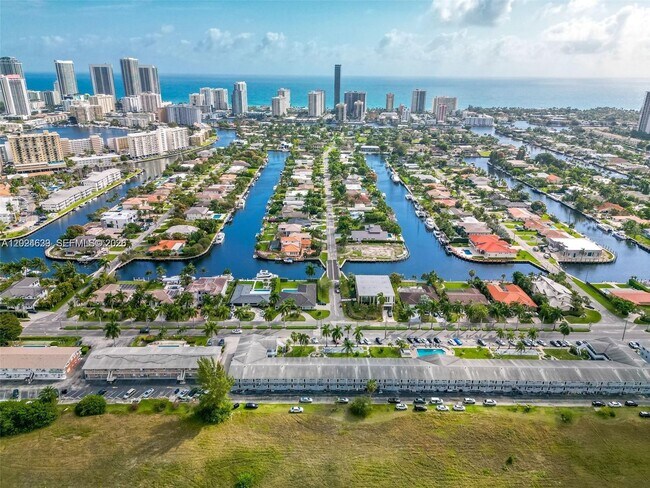 Foto del edificio - 600 Layne Blvd