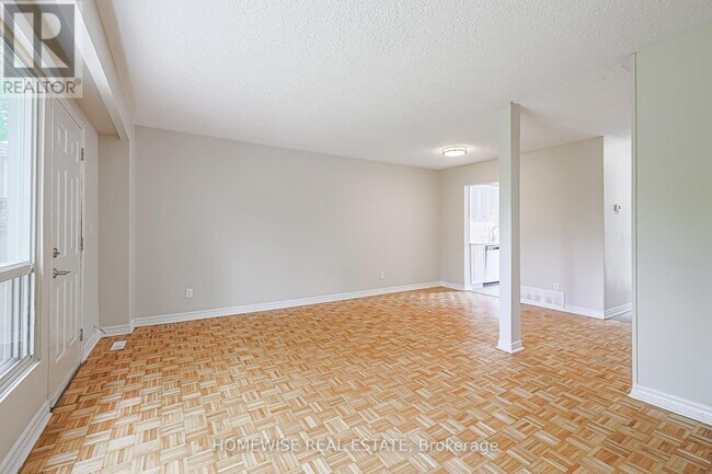 Photo du bâtiment - 560 Waverly St N