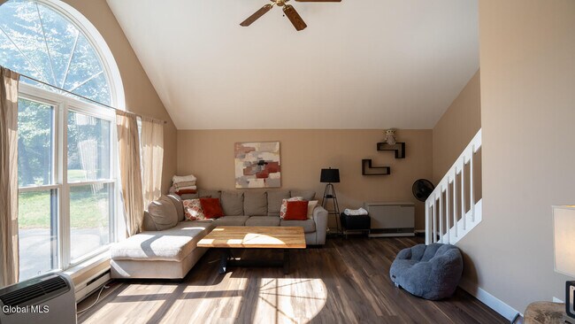 Foto del edificio - 64 Meadow Rue Pl