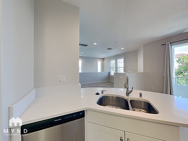 Building Photo - 815 Harbor Cliff Way