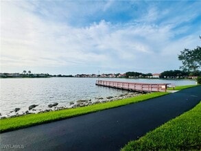 Building Photo - 613 Squire Cir