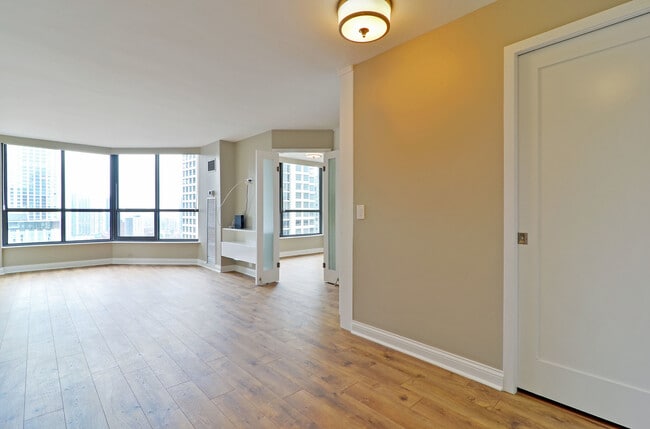 Building Photo - 405 N Wabash Ave