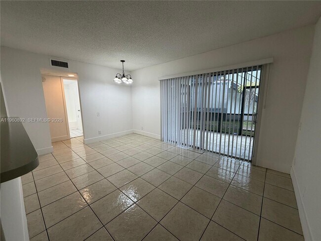 Building Photo - 4433 Treehouse Ln