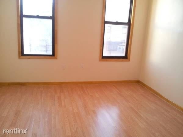 Building Photo - 746 39th St