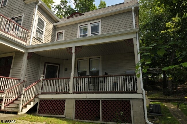 Foto del edificio - 76 Western Ave
