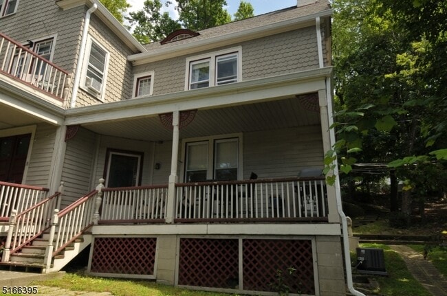 Building Photo - 76 Western Ave